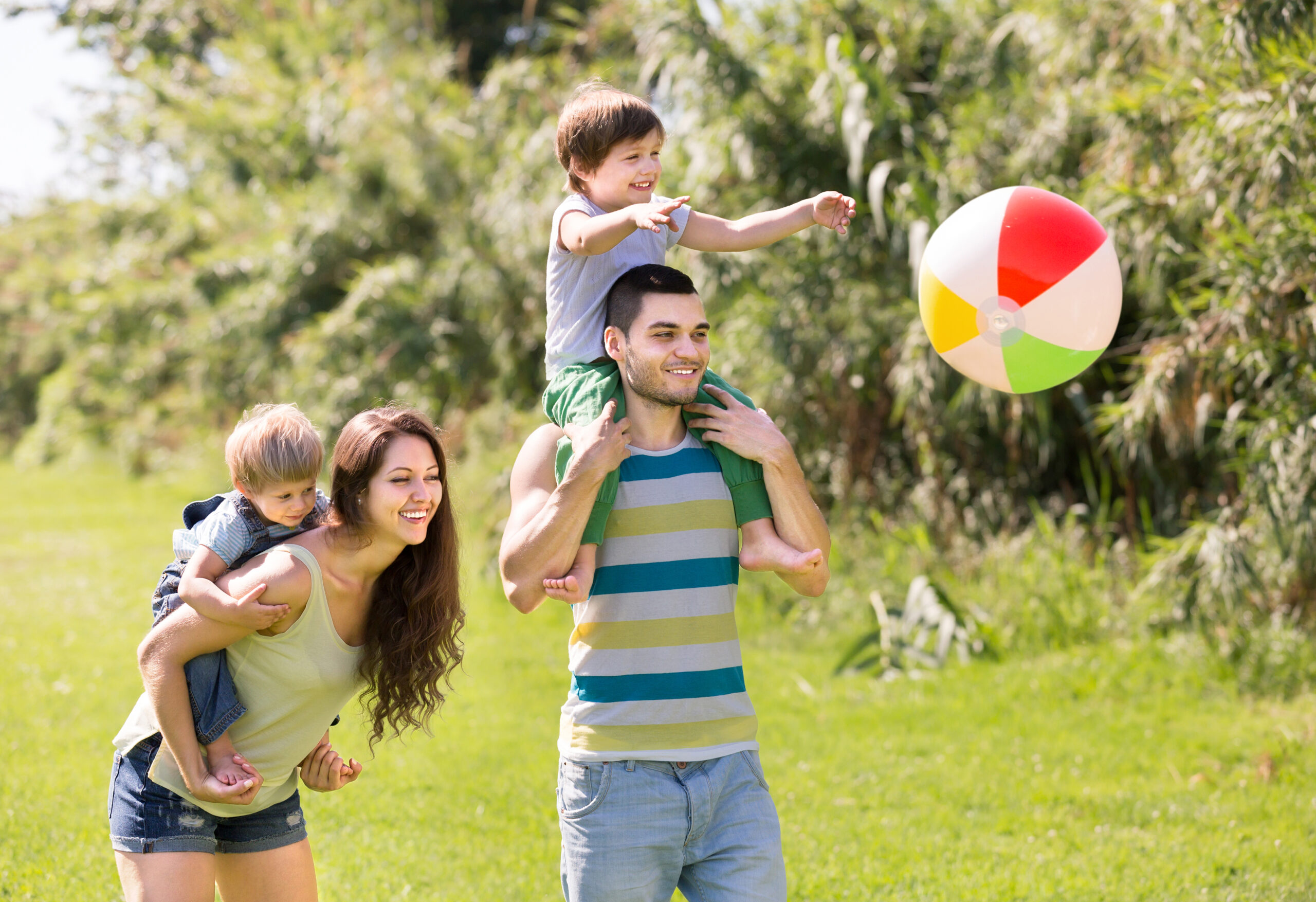 Vasomin is a heart health supplement that may reduce chest wall pain and improve mental clarity. Optimize you. A family plays with a beach ball in a park. 